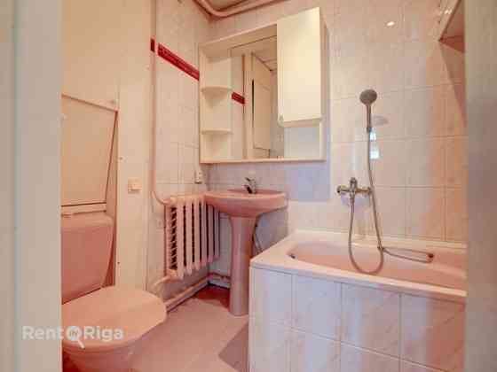 Продаётся светлая и уютная 2-комнатная квартира в тихом центре Риги. Рига