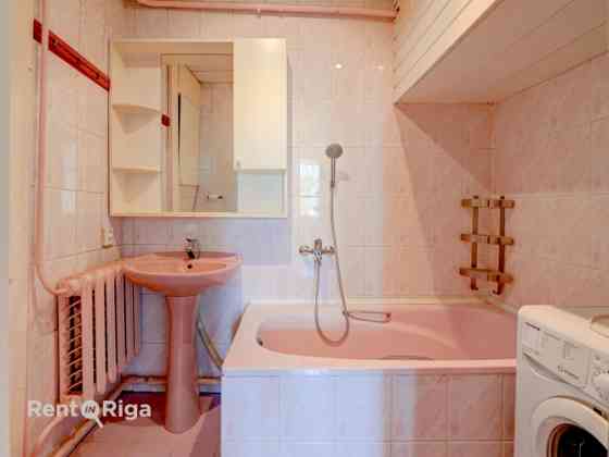Продаётся светлая и уютная 2-комнатная квартира в тихом центре Риги. Рига