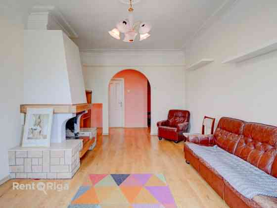 Продаётся светлая и уютная 2-комнатная квартира в тихом центре Риги. Рига
