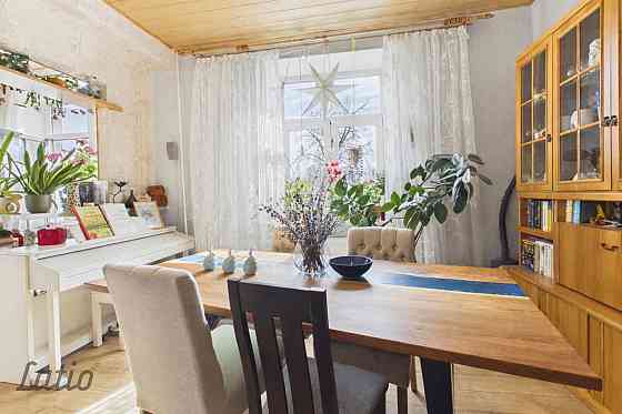 Tiek piedāvāts mājīgs, gaišs un funkcionāli plānots dzīvoklis, kas būs laba izvēle gan dzīvošanai, g Рига