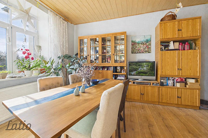 Tiek piedāvāts mājīgs, gaišs un funkcionāli plānots dzīvoklis, kas būs laba izvēle gan dzīvošanai, g Рига - изображение 2