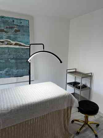 Tiek piedāvātas labiekārtotas, gaišas un ērtas telpas skaistumkopšanas speciālistiem... Rīga