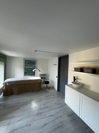 Tiek piedāvātas labiekārtotas, gaišas un ērtas telpas skaistumkopšanas speciālistiem... Rīga - foto 2