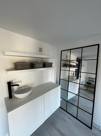 Tiek piedāvātas labiekārtotas, gaišas un ērtas telpas skaistumkopšanas speciālistiem... Rīga - foto 3