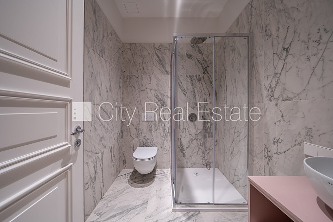 Fasādes māja, renovēta māja, labiekārtots apzaļumots pagalms, ieeja no ielas, ir lifts, Rīga - foto 8