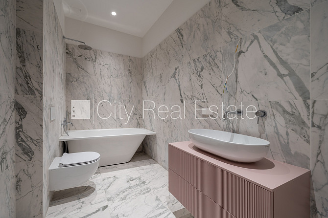 Fasādes māja, renovēta māja, labiekārtots apzaļumots pagalms, ieeja no ielas, ir lifts, Rīga - foto 17