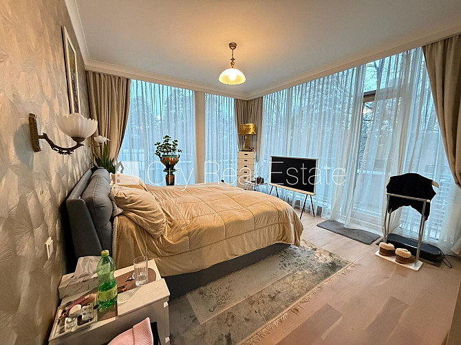 Jaunceltne, slēgts pagalms, apzaļumota teritorija ar jaunu kokaugu stādījumiem, ir lifts, Jūrmala - foto 1