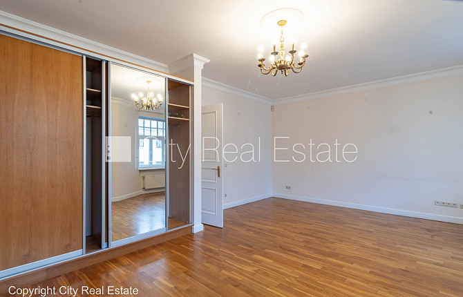 Fasādes māja, renovēta māja, vieta automašīnai, apsargāta autostāvvieta, apsargāts Rīga - foto 9