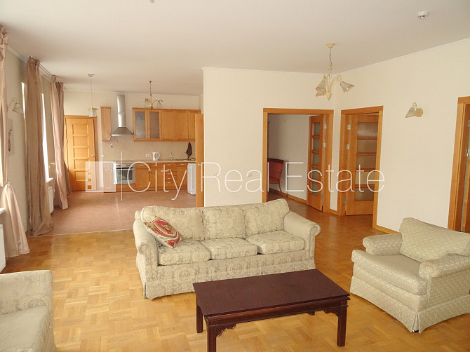 Fasādes māja, renovēta māja, slēgts pagalms, ieeja no ielas, ir lifts, kāpņu telpa pēc Rīga - foto 16