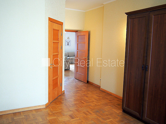 Fasādes māja, renovēta māja, slēgts pagalms, ieeja no ielas, ir lifts, kāpņu telpa pēc Rīga - foto 13