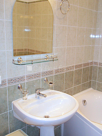 Fasādes māja, renovēta māja, slēgts pagalms, ieeja no ielas, ir lifts, kāpņu telpa pēc Rīga - foto 19