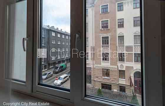 Фасадный дом, реновированный дом, закрытый двор, вход с улицы и со двора, лифт, Rīga