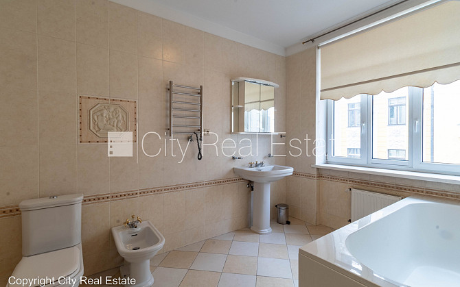 Fasādes māja, renovēta māja, slēgts pagalms, ieeja no ielas un pagalma, ir lifts, kāpņu Rīga - foto 17