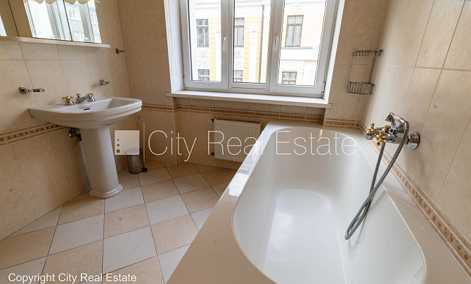 Fasādes māja, renovēta māja, slēgts pagalms, ieeja no ielas un pagalma, ir lifts, kāpņu Rīga - foto 18