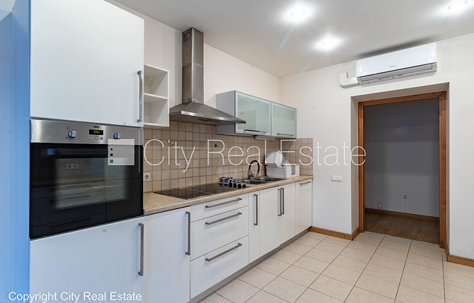 Fasādes māja, renovēta māja, slēgts pagalms, vieta automašīnai, ieeja no ielas un pagalma, Rīga - foto 9