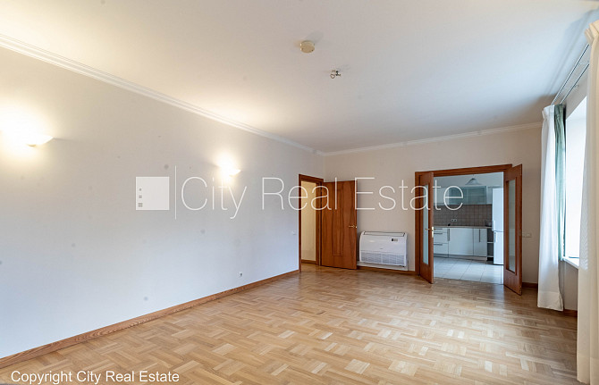 Fasādes māja, renovēta māja, slēgts pagalms, vieta automašīnai, ieeja no ielas un pagalma, Rīga - foto 7