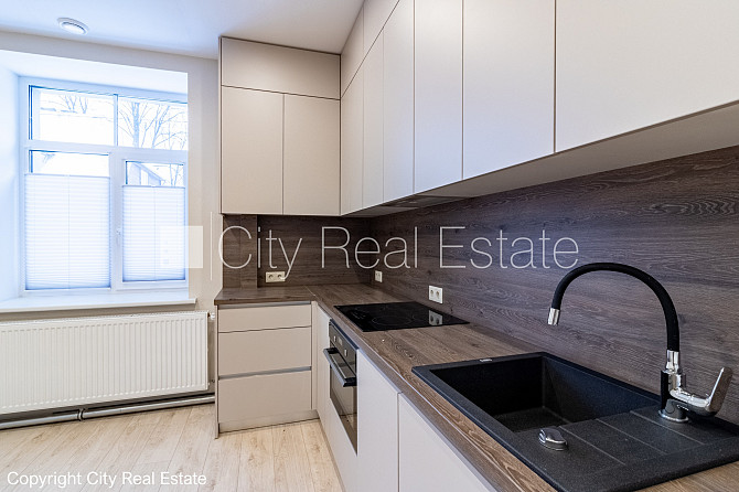 Pagalma ēka, labiekārtota apzaļumota teritorija, iežogota teritorija ar metāla sētu, Rīga - foto 20