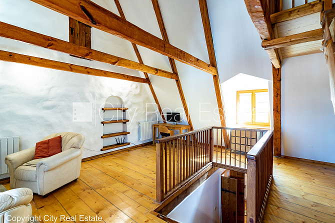 Fasādes māja, renovēta māja, bruģēts piebraucamais ceļš, ieeja no ielas, logi vērsti Rīga - foto 13