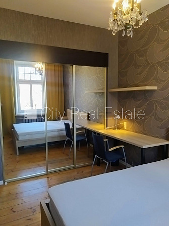 Fasādes māja, ir lifts, kāpņu telpa pēc kapitālā remonta, istabas izolētas 2 gab., studio Rīga - foto 7