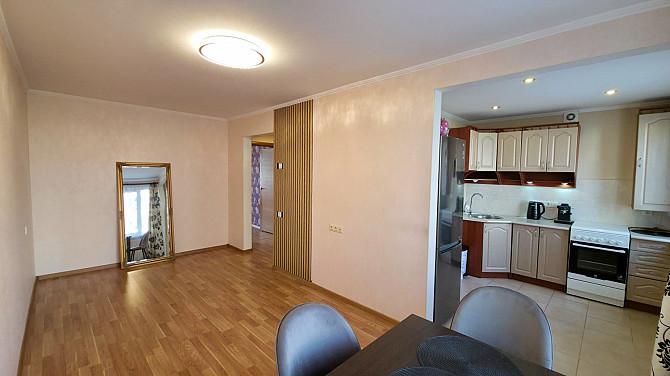 Dzīvokļa video tūri var noskatīties, nospiežot uz mājas lapas sludinājuma lejas daļā. Tas ļaus... Rīga - foto 4