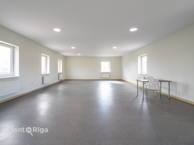 Iznomā biroja telpas kapitāli rekonstruētā ēkā, sakoptā un apsargātā industriālā parka Rīga - foto 4