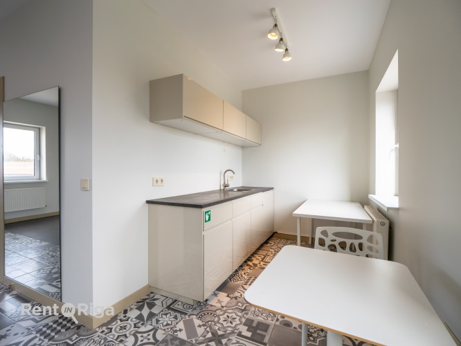 Iznomā biroja telpas kapitāli rekonstruētā ēkā, sakoptā un apsargātā industriālā parka Rīga - foto 8