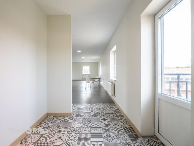 Iznomā biroja telpas kapitāli rekonstruētā ēkā, sakoptā un apsargātā industriālā parka Rīga - foto 7