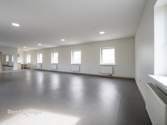 Iznomā biroja telpas kapitāli rekonstruētā ēkā, sakoptā un apsargātā industriālā parka Rīga - foto 3