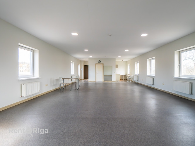 Iznomā biroja telpas kapitāli rekonstruētā ēkā, sakoptā un apsargātā industriālā parka Rīga - foto 1