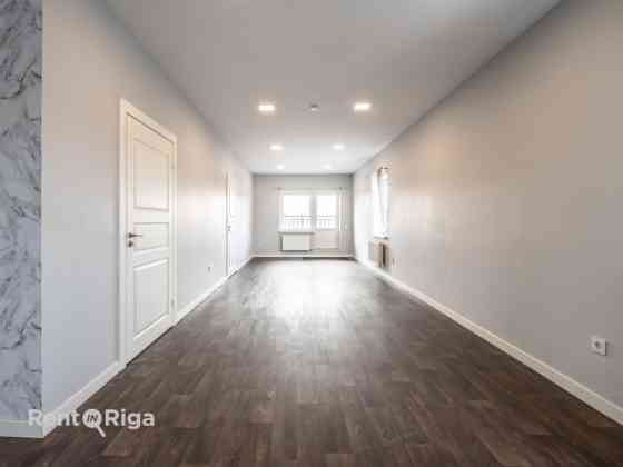 Аренда офисного помещения на 4-м этаже с кухней.  Планировка: 2 изолированных Rīga