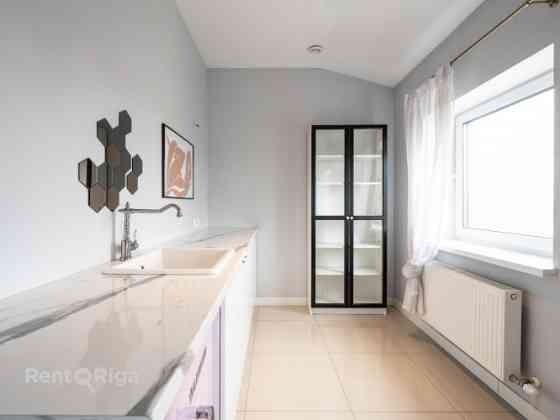 Аренда офисного помещения на 4-м этаже с кухней.  Планировка: 2 изолированных Rīga