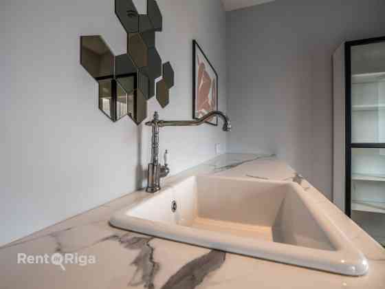 Аренда офисного помещения на 4-м этаже с кухней.  Планировка: 2 изолированных Rīga