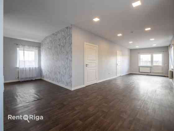 Аренда офисного помещения на 4-м этаже с кухней.  Планировка: 2 изолированных Rīga