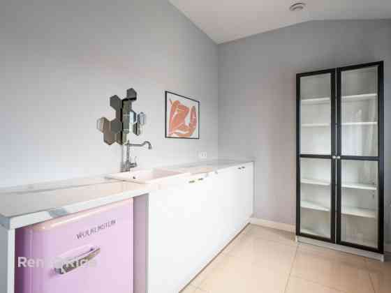 Аренда офисного помещения на 4-м этаже с кухней.  Планировка: 2 изолированных Rīga