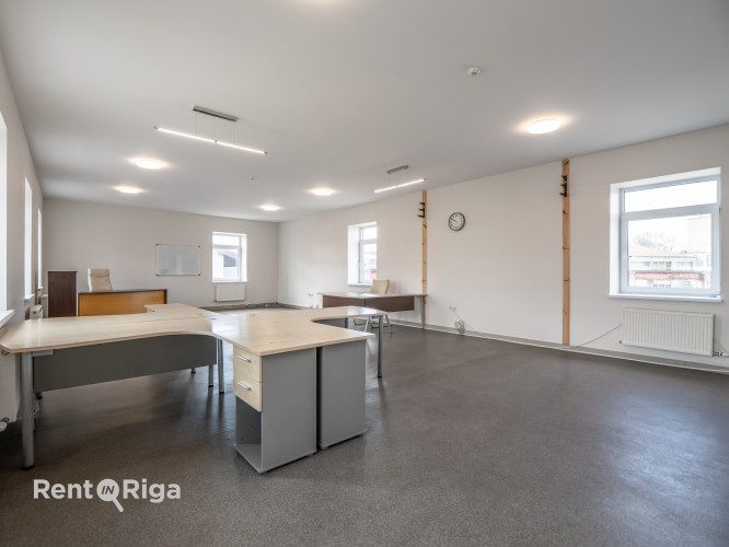 Iznomā biroja telpas kapitāli rekonstruētā ēkā, sakoptā un apsargātā industriālā parka Rīga - foto 4