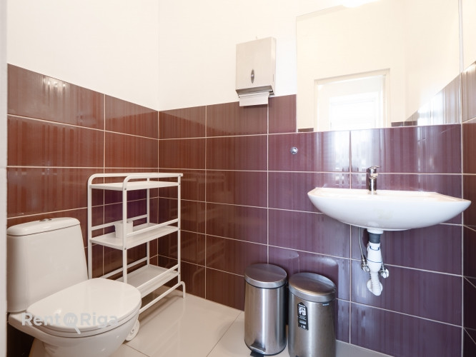 Iznomā biroja telpas kapitāli rekonstruētā ēkā, sakoptā un apsargātā industriālā parka Rīga - foto 7