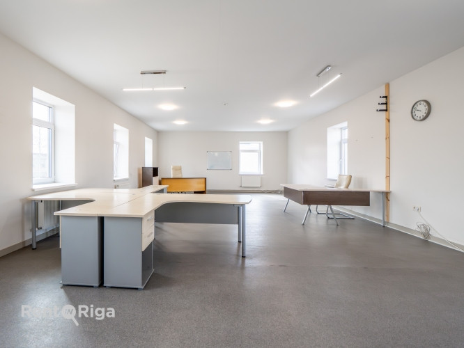 Iznomā biroja telpas kapitāli rekonstruētā ēkā, sakoptā un apsargātā industriālā parka Rīga - foto 2