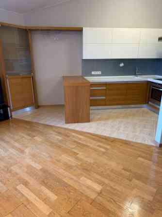 Pārdod modernu un gaišu 3 istabu dzīvokli jaunajā projektā!  Dzīvoklis atrodas drošā un ģimenēm drau Rīgas rajons