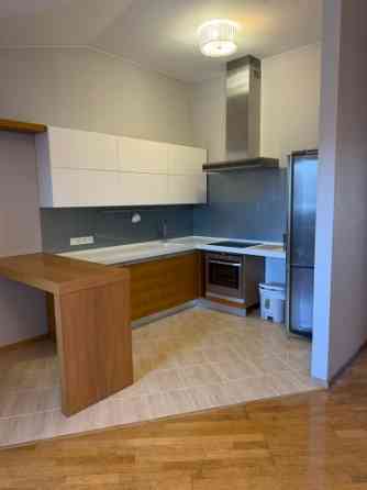 Pārdod modernu un gaišu 3 istabu dzīvokli jaunajā projektā!  Dzīvoklis atrodas drošā un ģimenēm drau Rīgas rajons