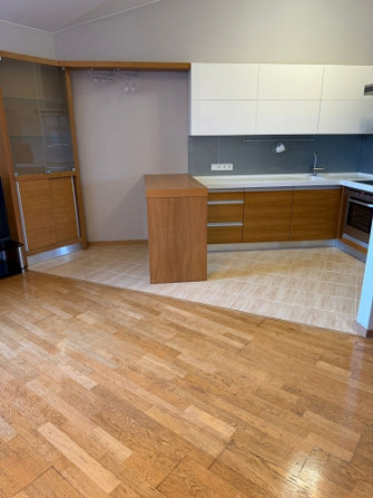 Pārdod modernu un gaišu 3 istabu dzīvokli jaunajā projektā!  Dzīvoklis atrodas drošā un Rīgas rajons - foto 1