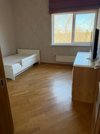 Pārdod modernu un gaišu 3 istabu dzīvokli jaunajā projektā!  Dzīvoklis atrodas drošā un Rīgas rajons - foto 7