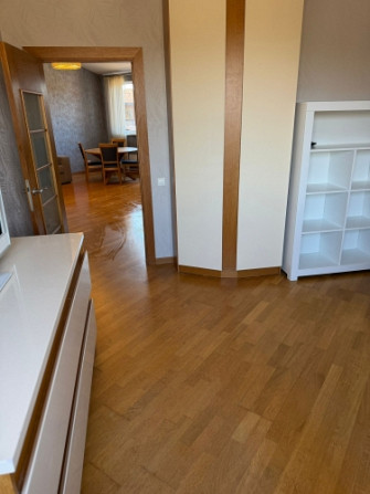 Pārdod modernu un gaišu 3 istabu dzīvokli jaunajā projektā!  Dzīvoklis atrodas drošā un Rīgas rajons - foto 8