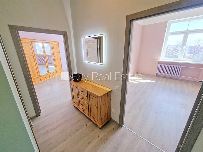 Fasādes māja, renovēta māja, vieta automašīnai, ieeja no pagalma, kāpņu telpa pēc Jelgava un novads - foto 16