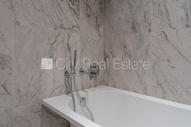 Privātmāja, labiekārtots apzaļumots pagalms, garāža vienai automašīnai, pirmais stāvs ar Jūrmala - foto 18