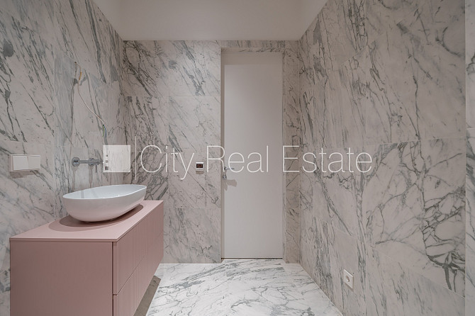 Privātmāja, labiekārtots apzaļumots pagalms, garāža vienai automašīnai, pirmais stāvs ar Jūrmala - foto 19