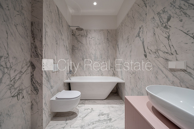 Privātmāja, labiekārtots apzaļumots pagalms, garāža vienai automašīnai, pirmais stāvs ar Jūrmala - foto 16