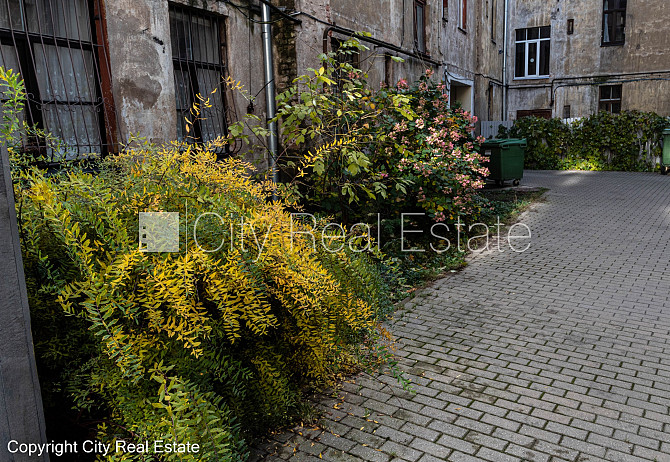 Земля в собственности, новостройка, дом во дворе, благоустроенная озеленённая Юрмала - изображение 14
