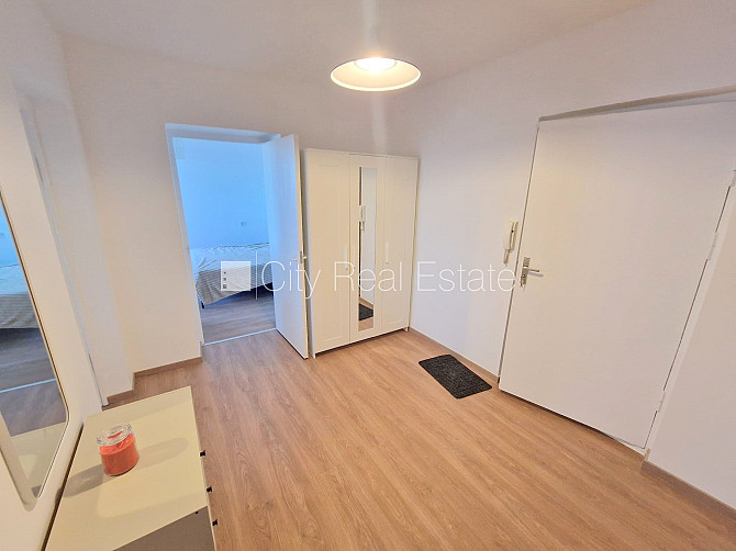 Fasādes māja, vieta automašīnai, objektu apsargā fiziskā apsardze, ieeja no pagalma, ir Rīga - foto 20