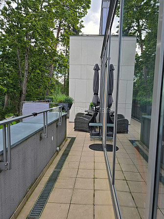 Jaunceltne, slēgts pagalms, apzaļumota teritorija ar jaunu kokaugu stādījumiem, ir lifts, Jūrmala - foto 10