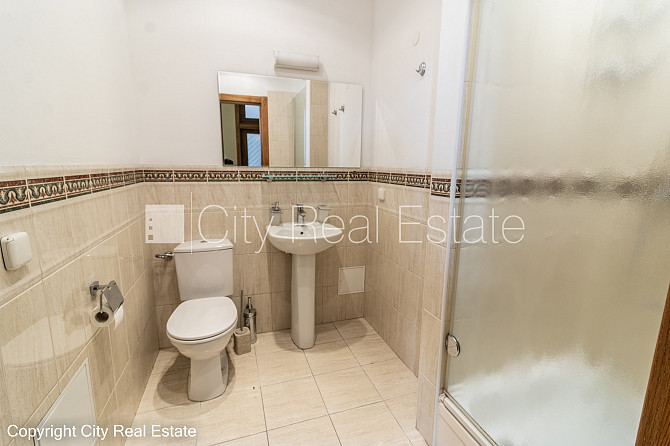 Fasādes māja, renovēta māja, labiekārtota apzaļumota teritorija, slēgta teritorija, ieeja no Rīga - foto 19